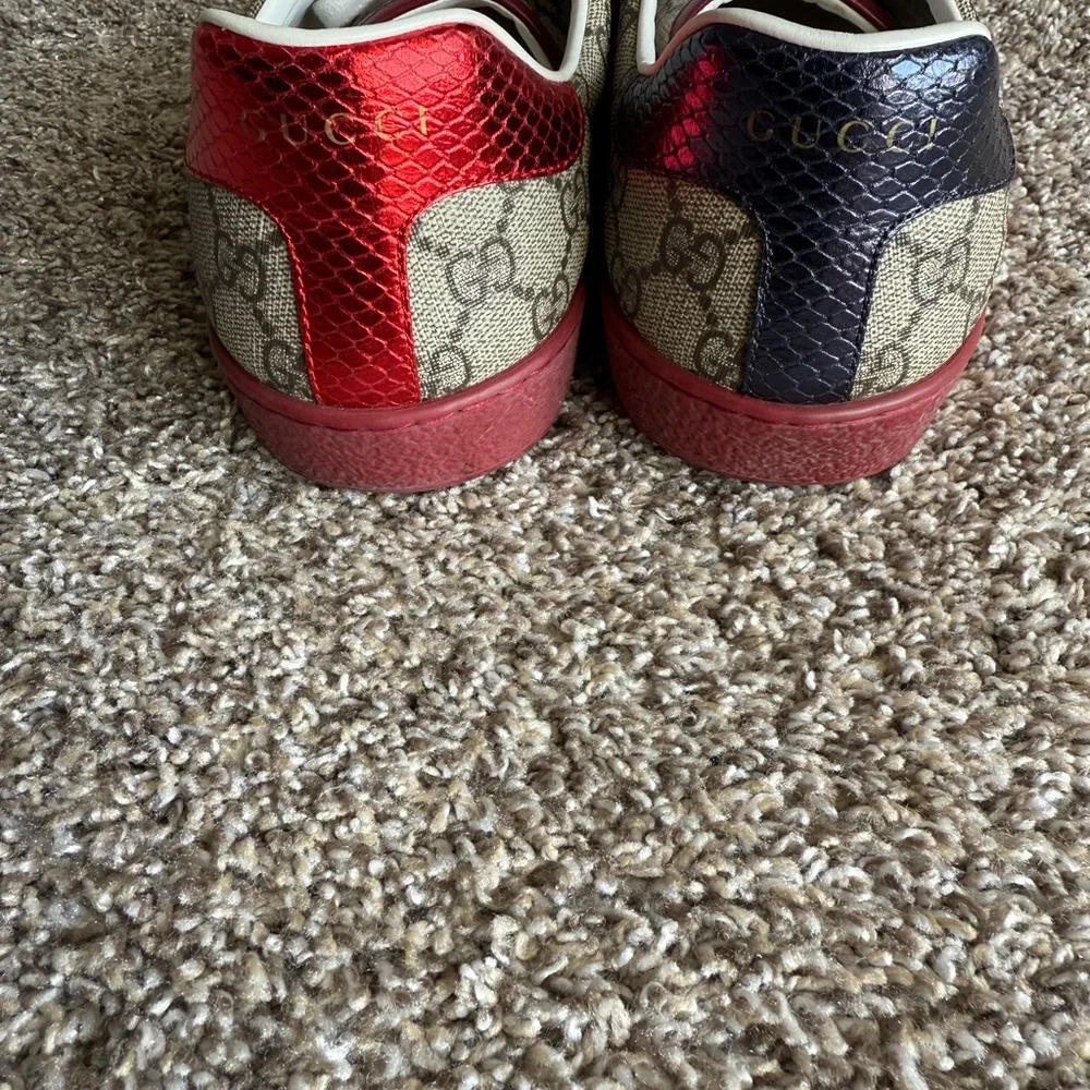 Gucci Men's Beige and Red Sneakers - Picture 2 of 4